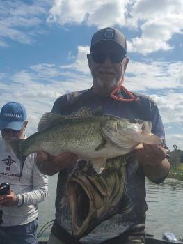 Brian a Canada client with a 5.65lbs largemouth